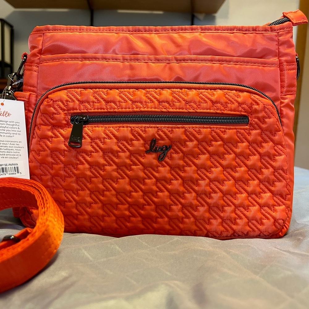 NWT Lug Papaya Shimmy SE Crossbody
RETAIL PRICE $90